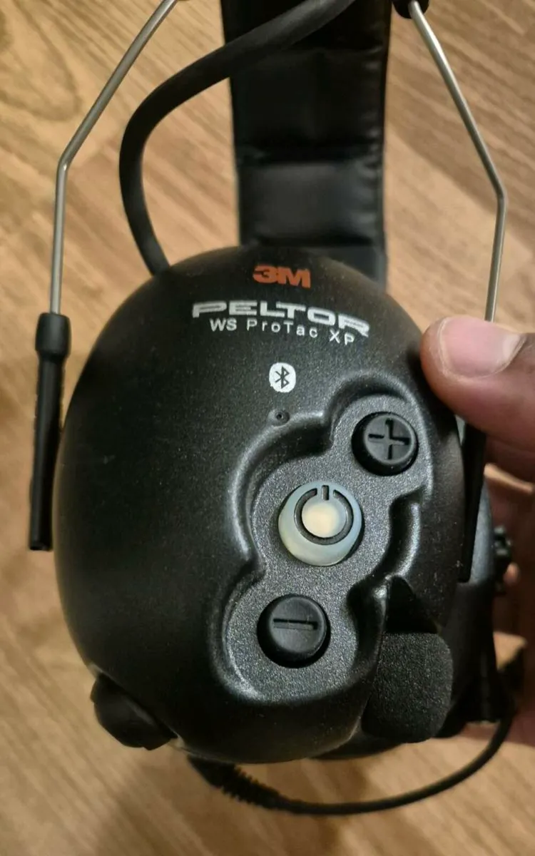 3M PELTOR HEADPHONES - Image 4