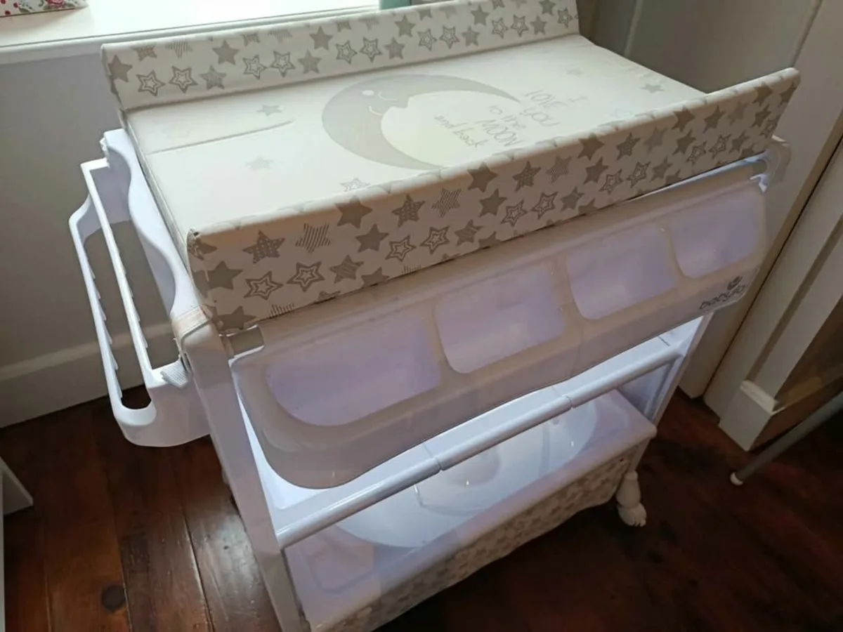 Babylo Bath and Baby Changing Table - Image 1