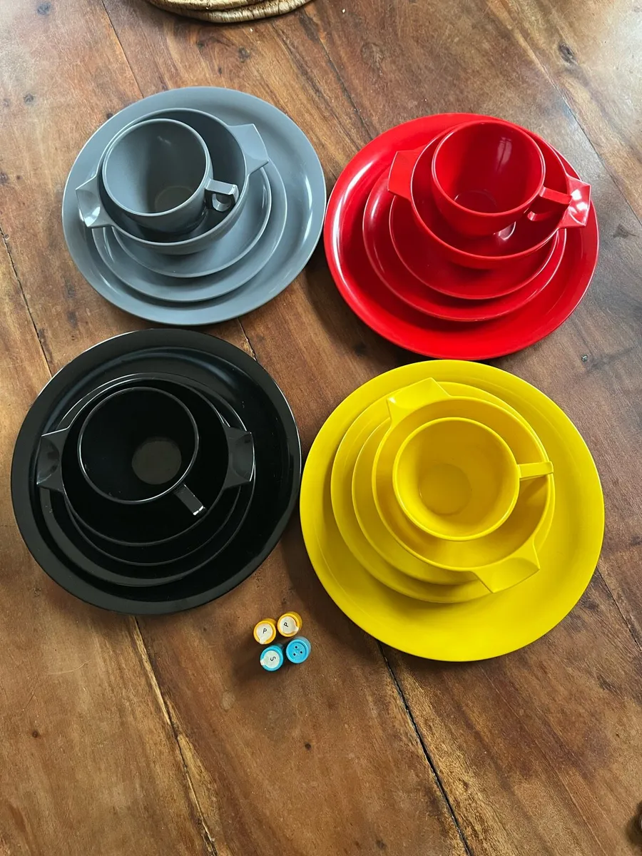 Vintage Melaware Picnic Set - Image 1