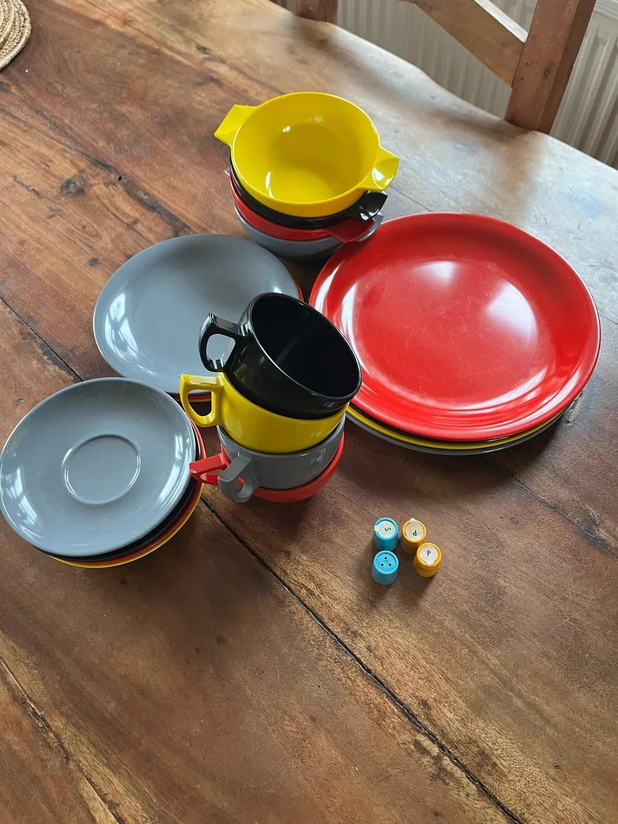 Vintage Melaware Picnic Set - Image 3