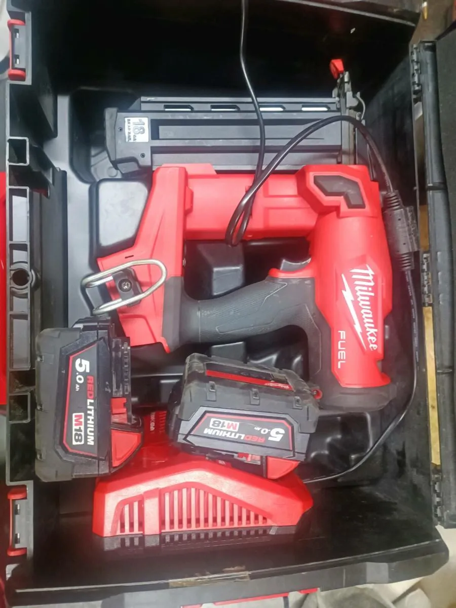 Milwaukee m18fn18 gs pin gun.