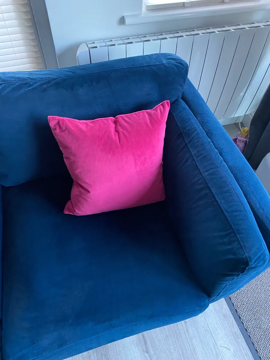 Stylish Royal Blue Velvet Couch - Image 4