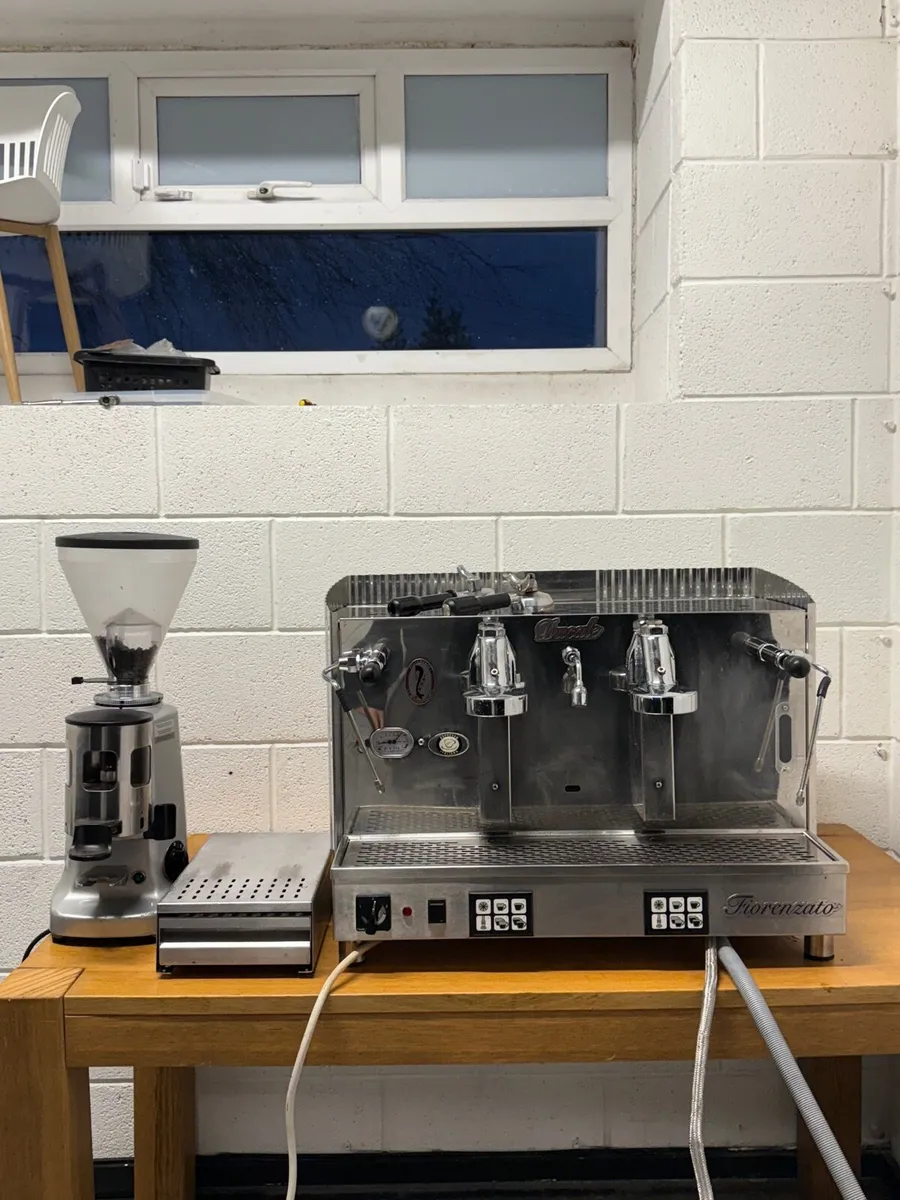 Fiorenzato commercial coffee machine and grinder - Image 1