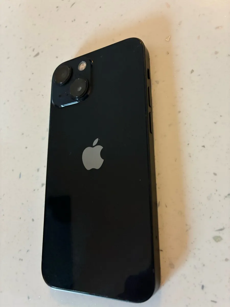 iPhone 13 - Image 4