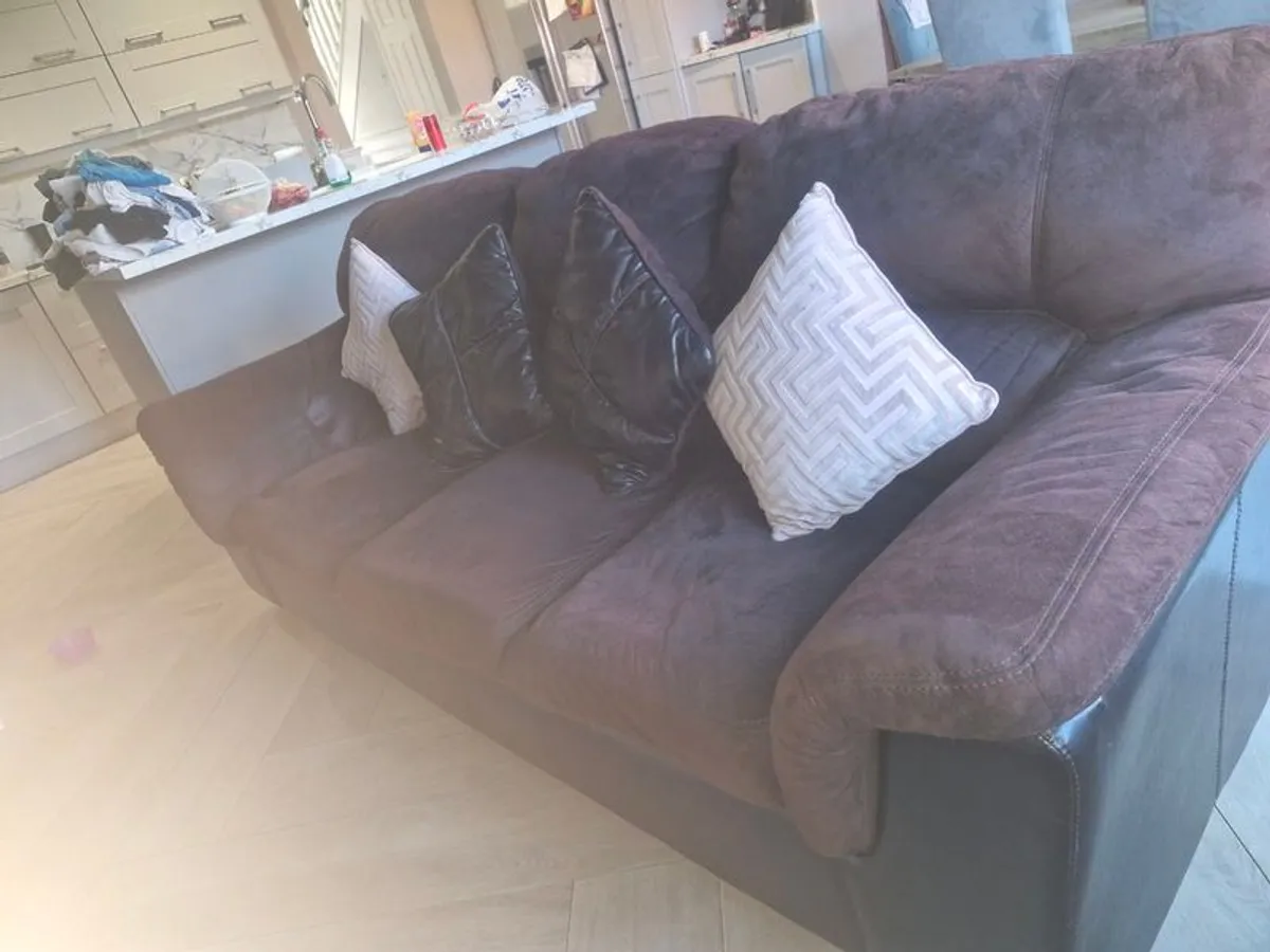 3 seater sofa for sale - Image 2