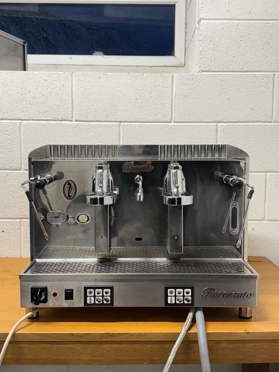 Barista setup Fiorenzato commercial coffee machine - Image 3