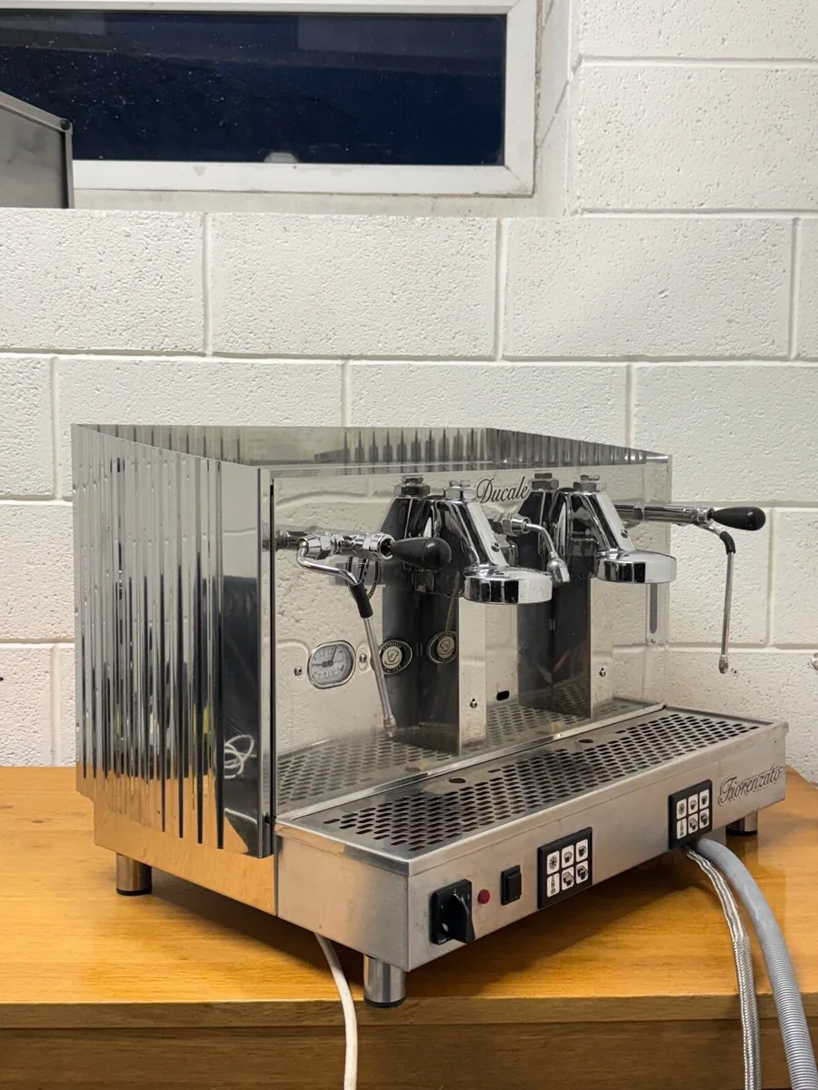 Barista setup Fiorenzato commercial coffee machine - Image 4