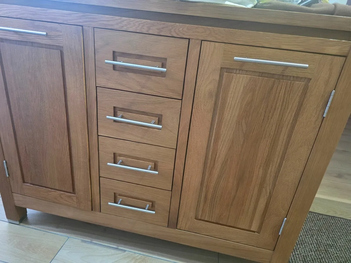 Cabinet with side storage