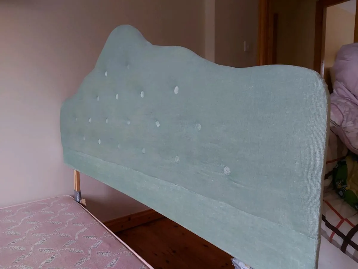 King devane bed and headboard - Image 2