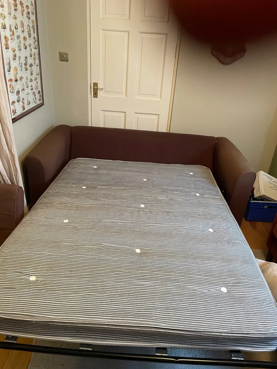 Free 3-seater sofa bed - Image 4