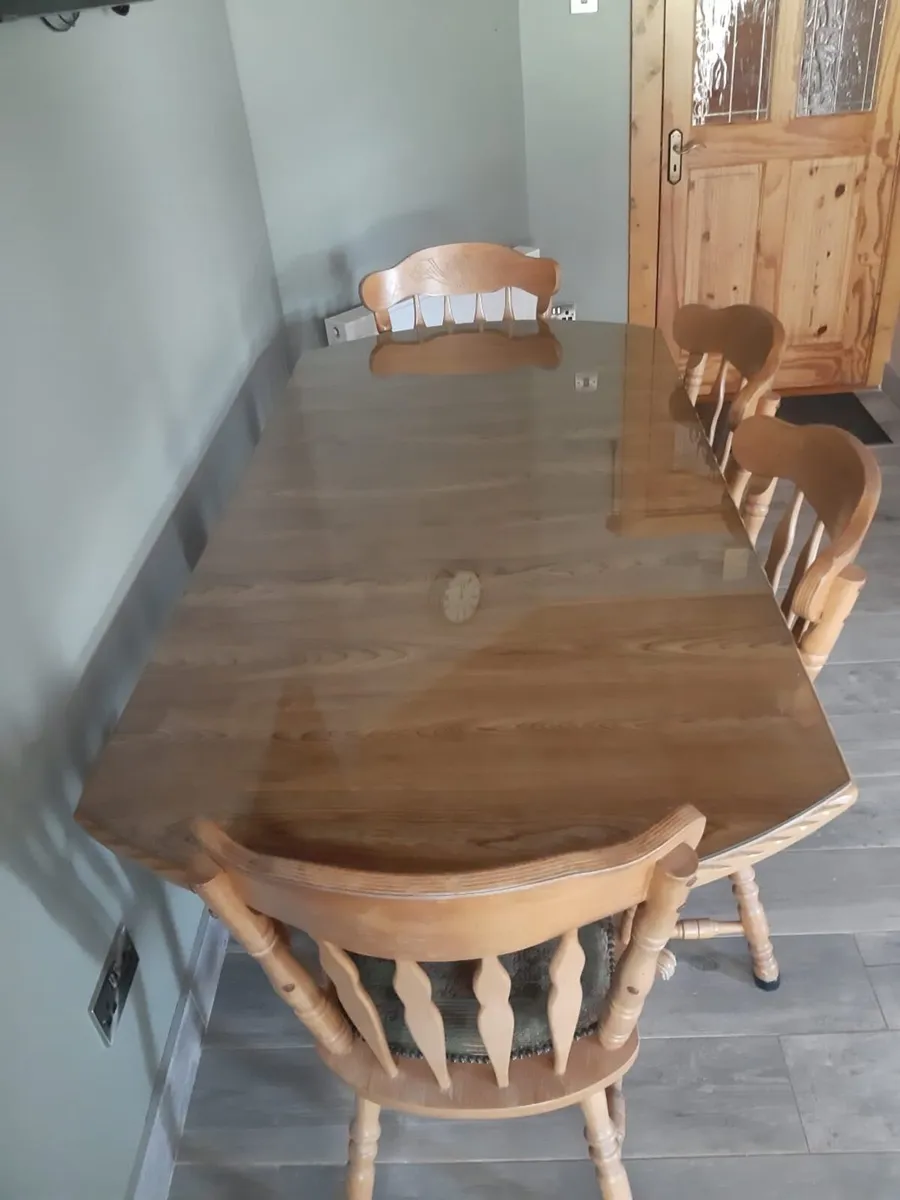 Glass table top and 4 matching chairs - Image 1