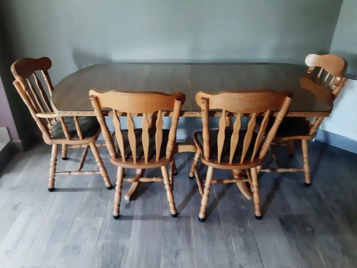 Glass table top and 4 matching chairs - Image 2