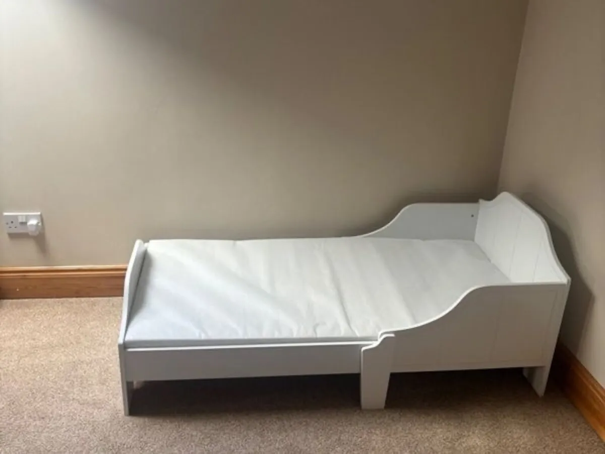 Kids bed frame with mattress - Image 1