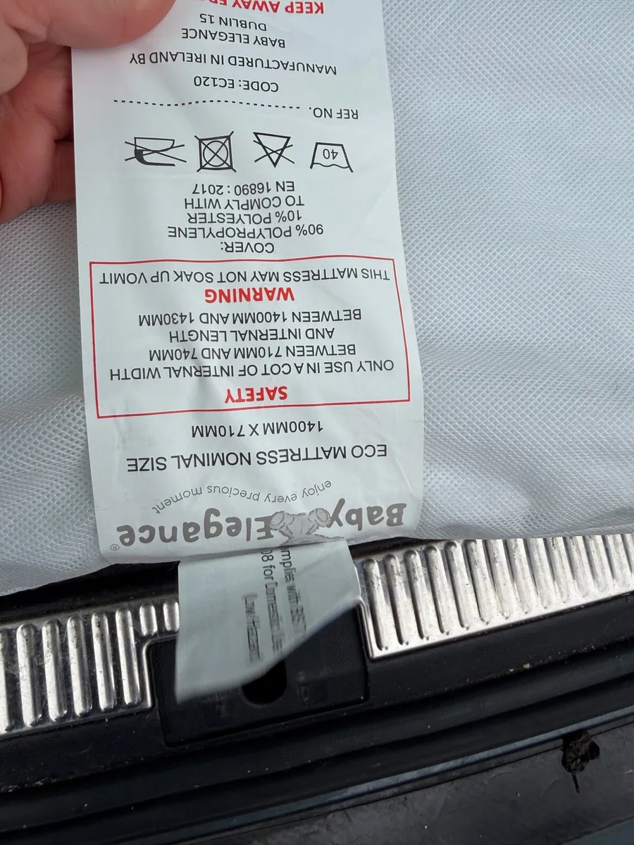 Kids bed frame with mattress - Image 2