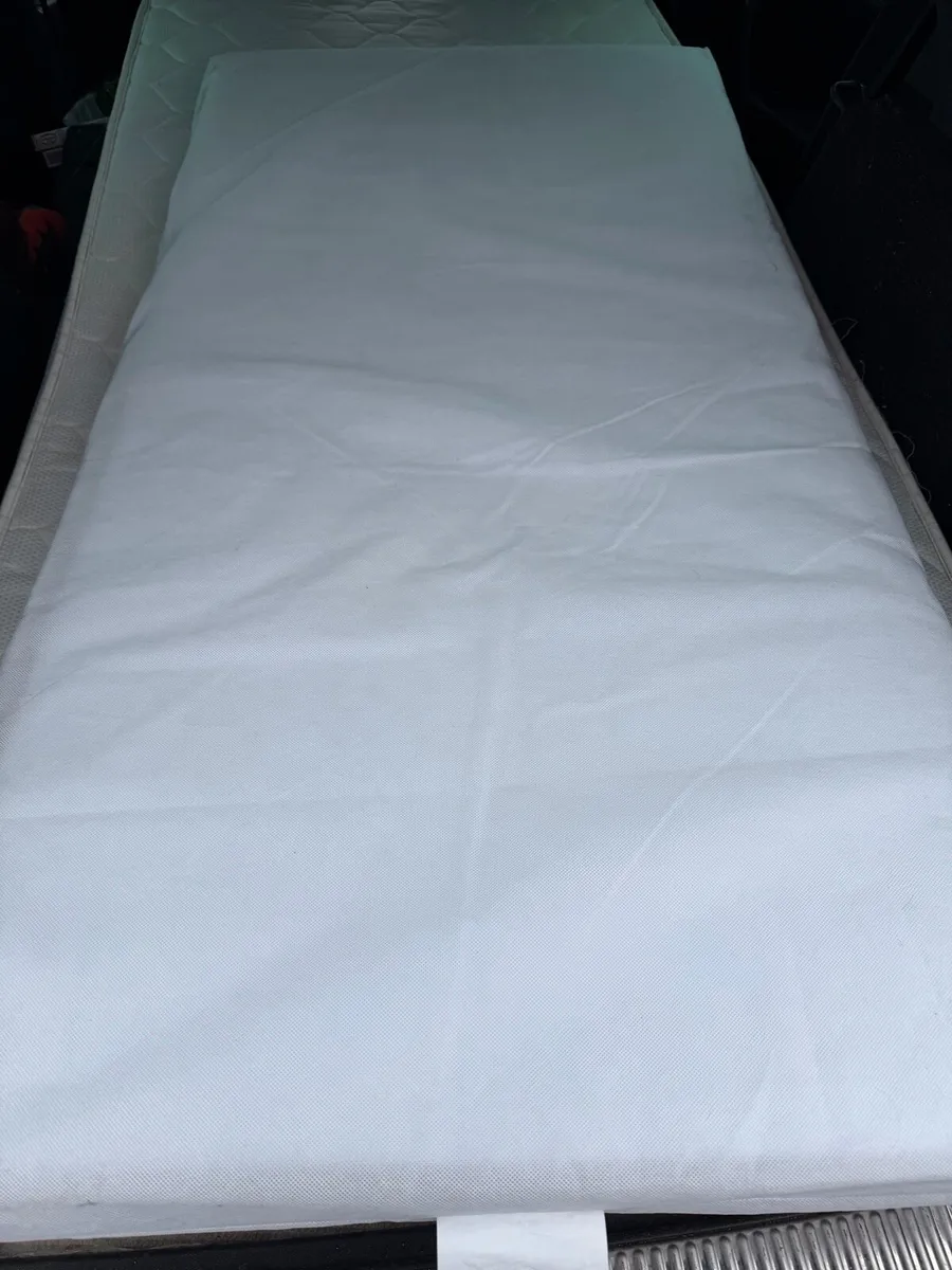 Kids bed frame with mattress - Image 3