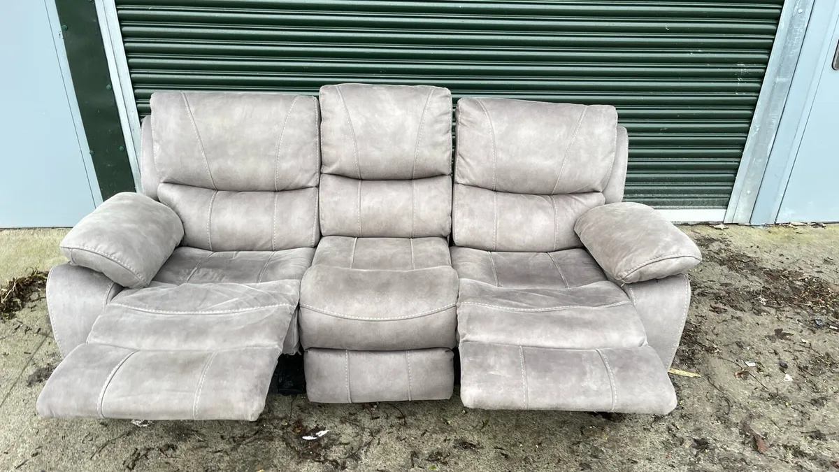 Gorgeous Recliner sofa - Image 2