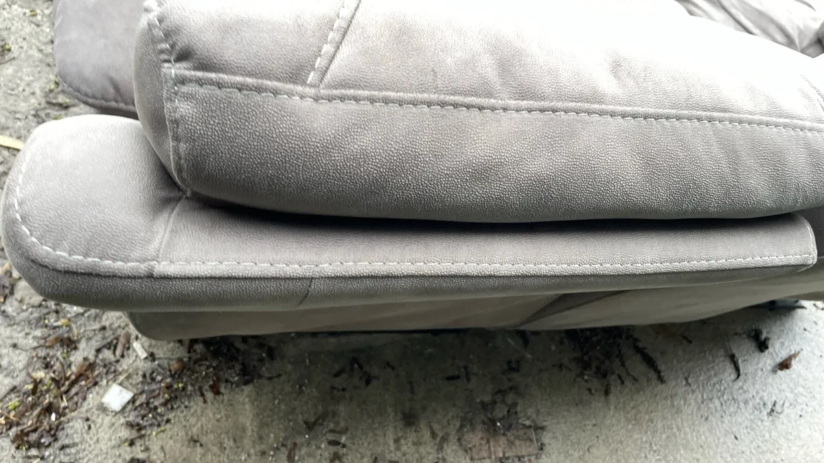 Gorgeous Recliner sofa - Image 3