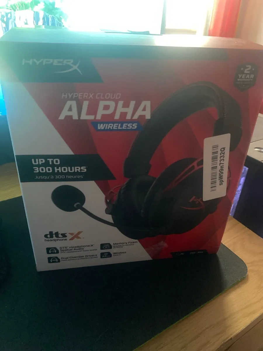 Hyperx cloud alpha wireless gaming headset - Image 1