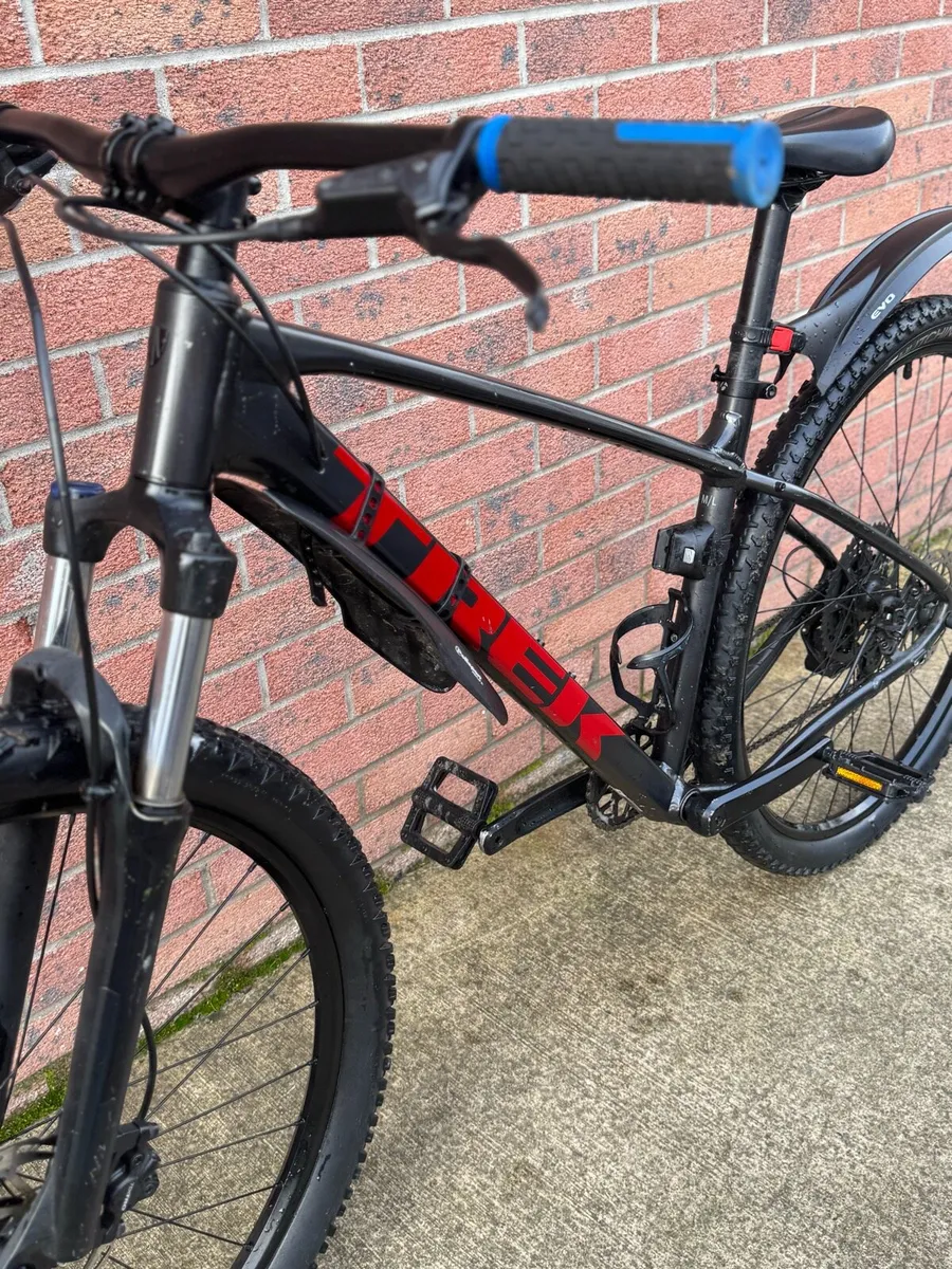 Trek Marlin 5 Gen 3 Mountain Bike - Image 3
