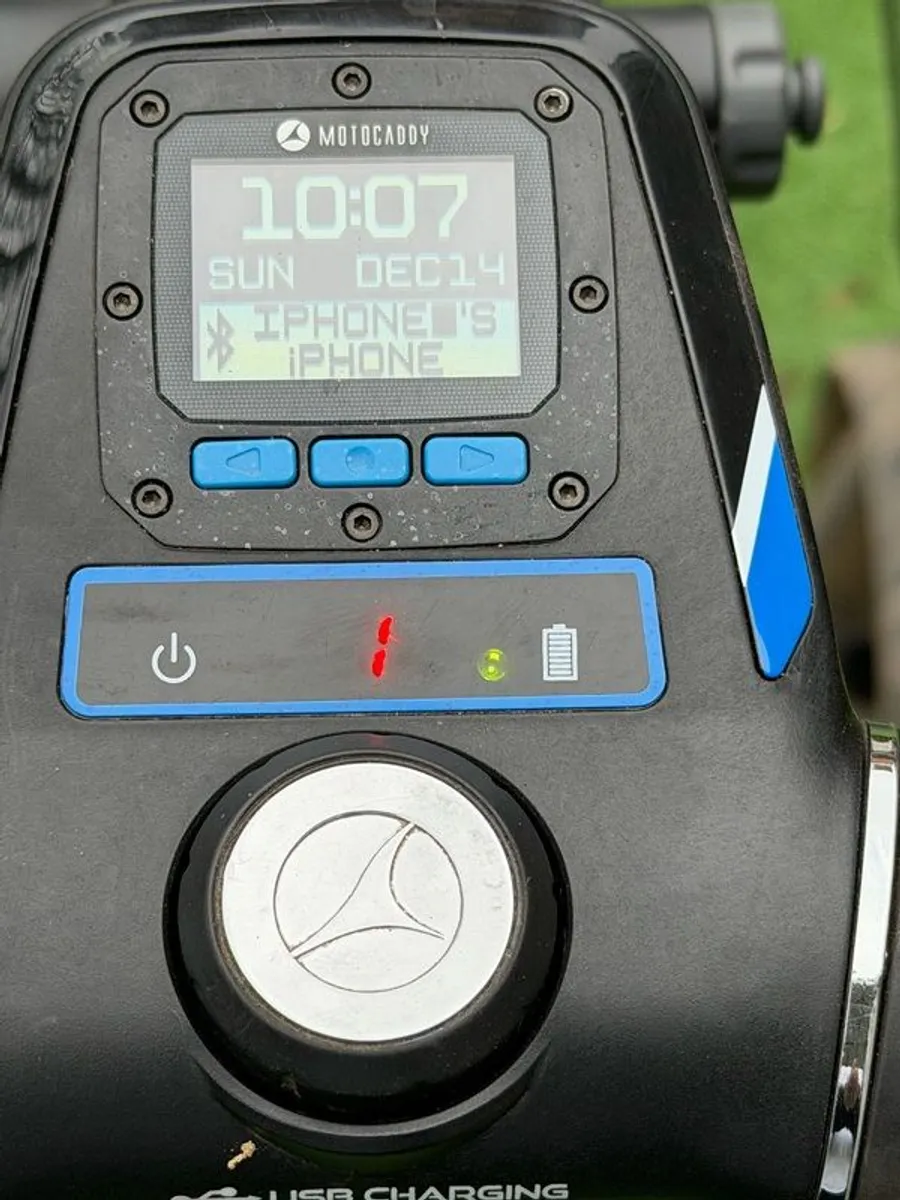 Motocaddy M5 GPS Electric Golf Trolley - Image 1