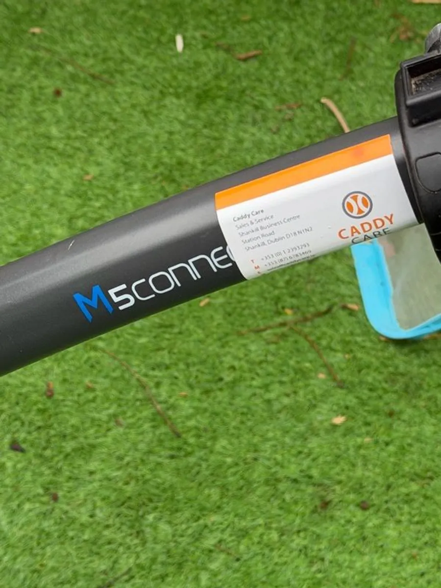 Motocaddy M5 GPS Electric Golf Trolley - Image 2