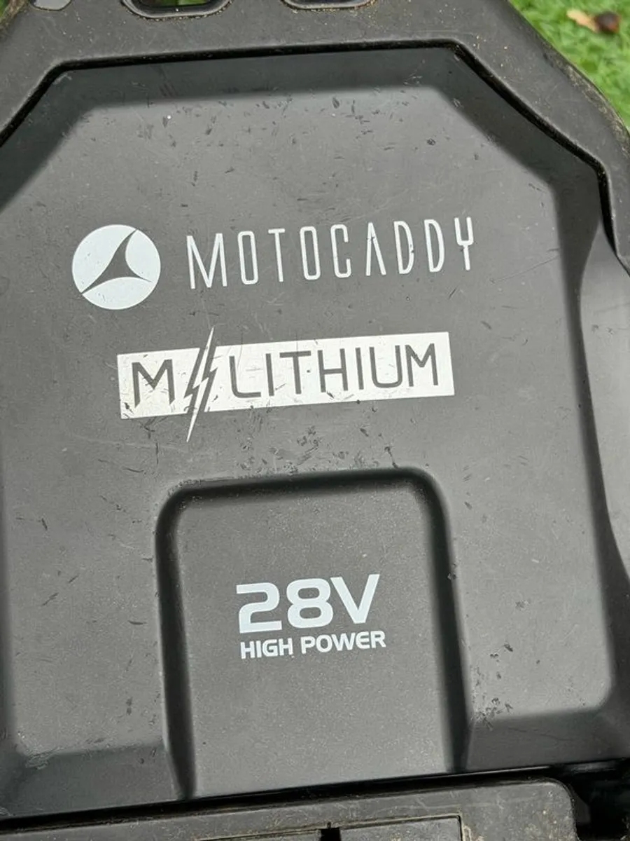 Motocaddy M5 GPS Electric Golf Trolley - Image 4