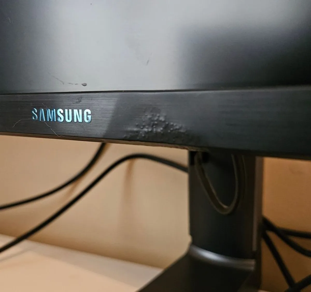 Samsung 49" CRG9 Curved Gaming Monitor - Image 4