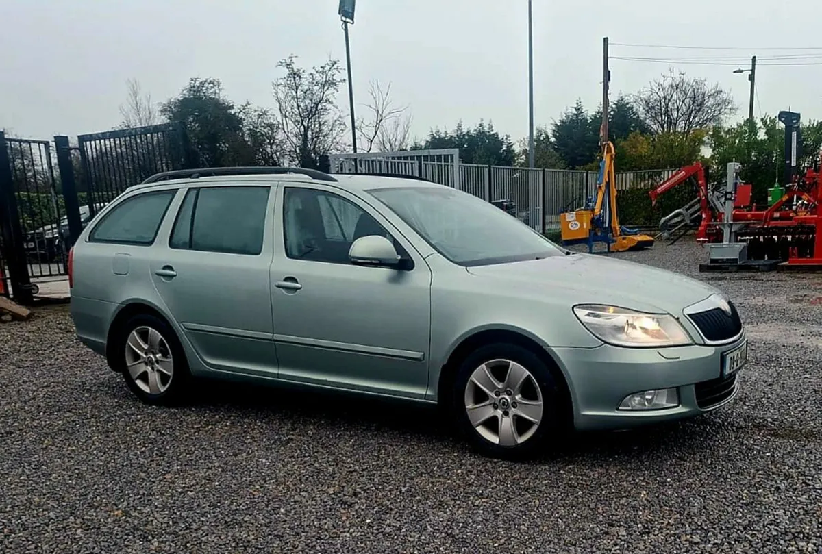 Skoda Octavia estate,  full service+brakes done - Image 3