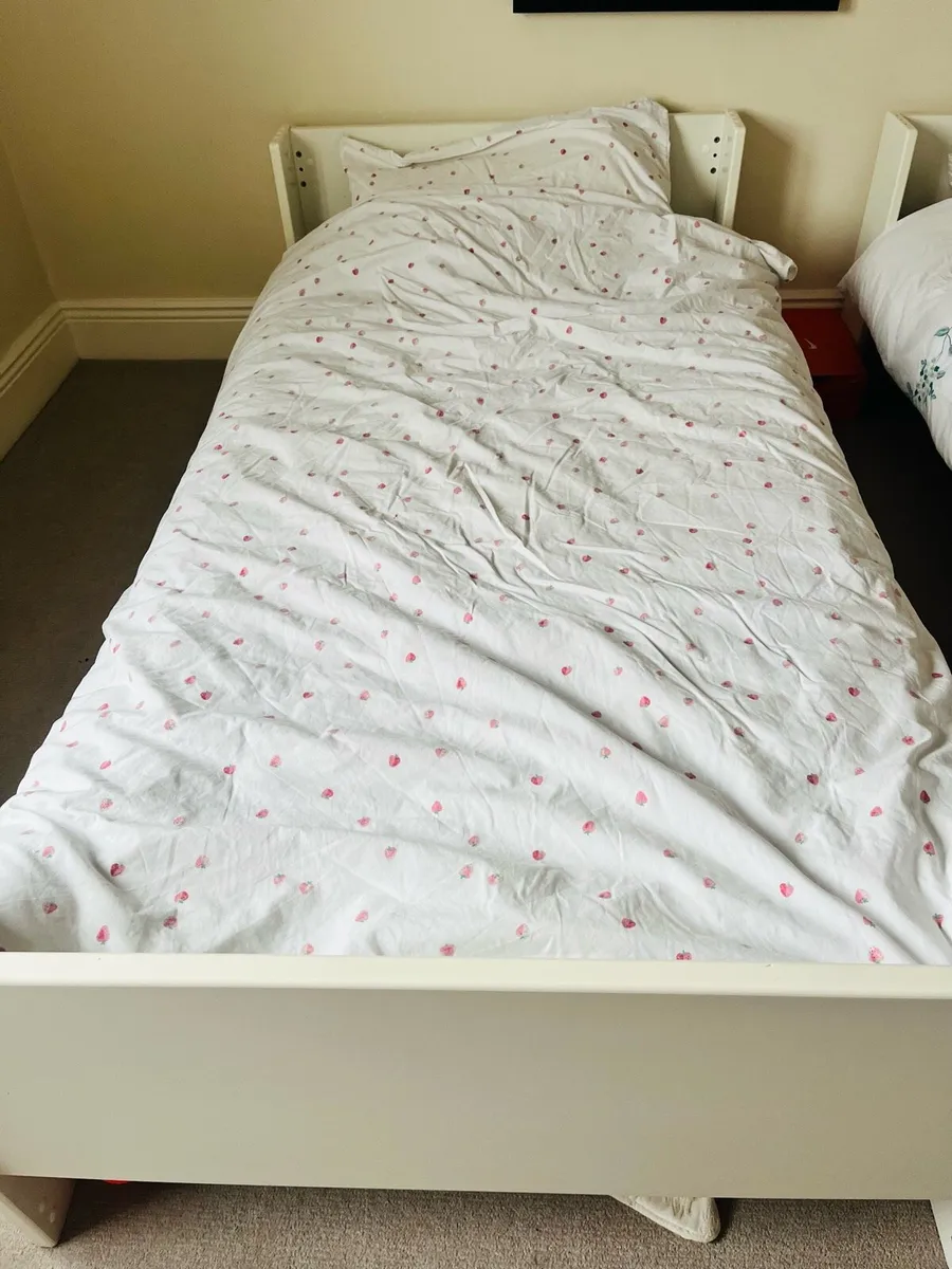 Bunk Beds or two single beds - Image 4