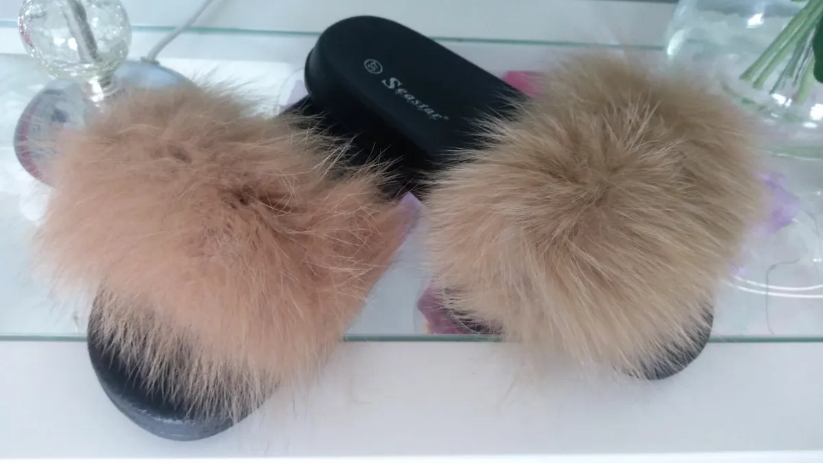 Fluffy fur slippers sizes 37-41 sizes 4-8 - Image 1
