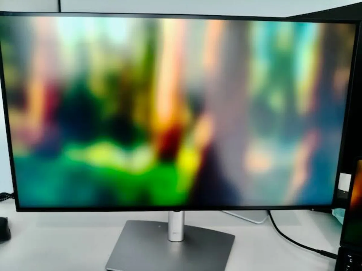 Dell UltraSharp 27 USB-C Hub Monitor - U2722DE - Image 1