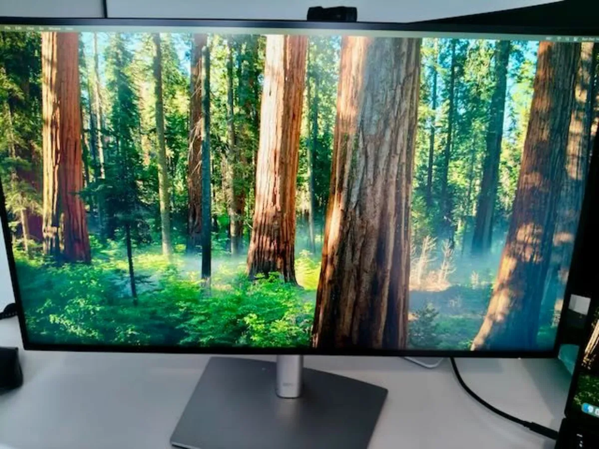 Dell UltraSharp 27 USB-C Hub Monitor - U2722DE - Image 3