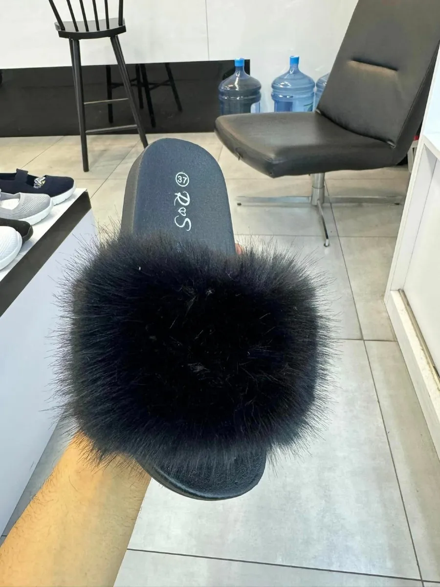 Fluffy fur slippers sizes 37-41 sizes 4-8 - Image 3
