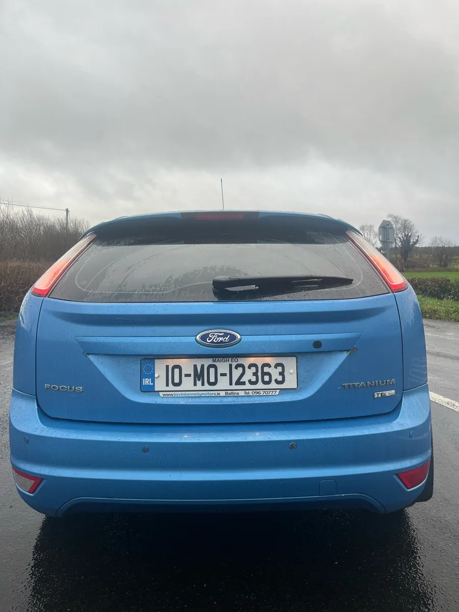 2010 Ford Focus - Image 2