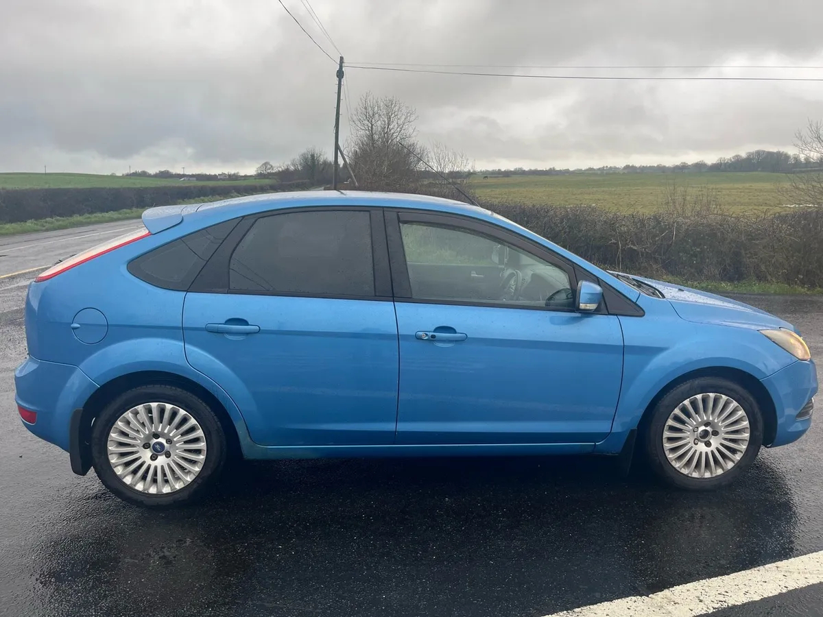 2010 Ford Focus - Image 3