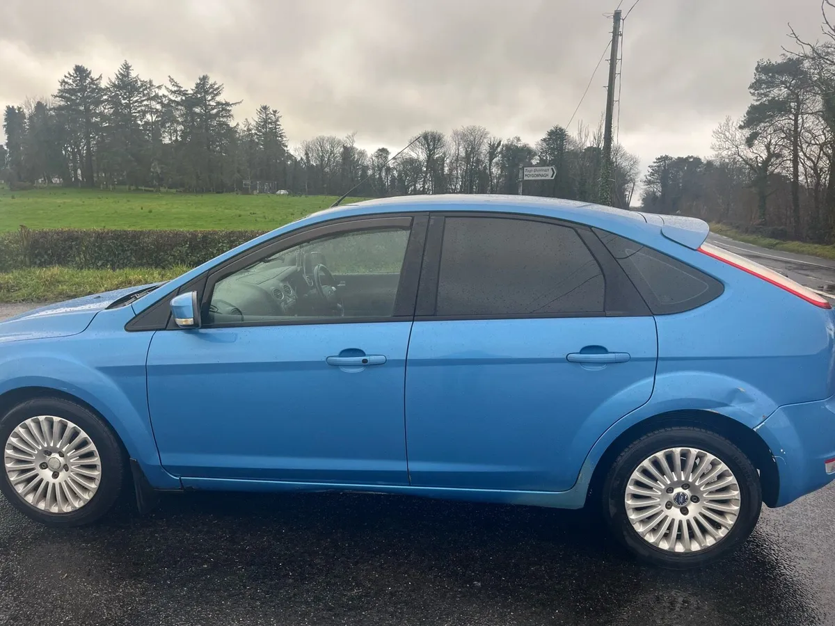 2010 Ford Focus - Image 4