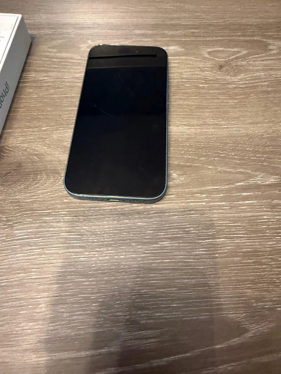 iPhone 16 - Image 3