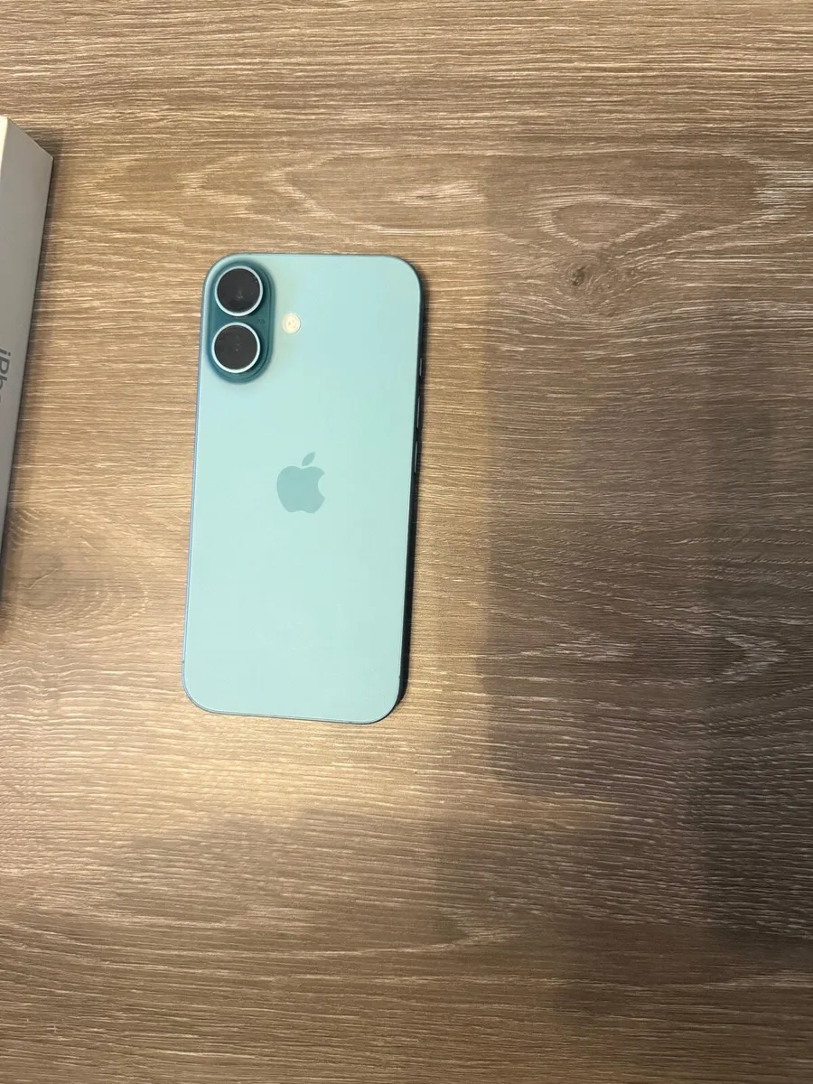iPhone 16 - Image 4