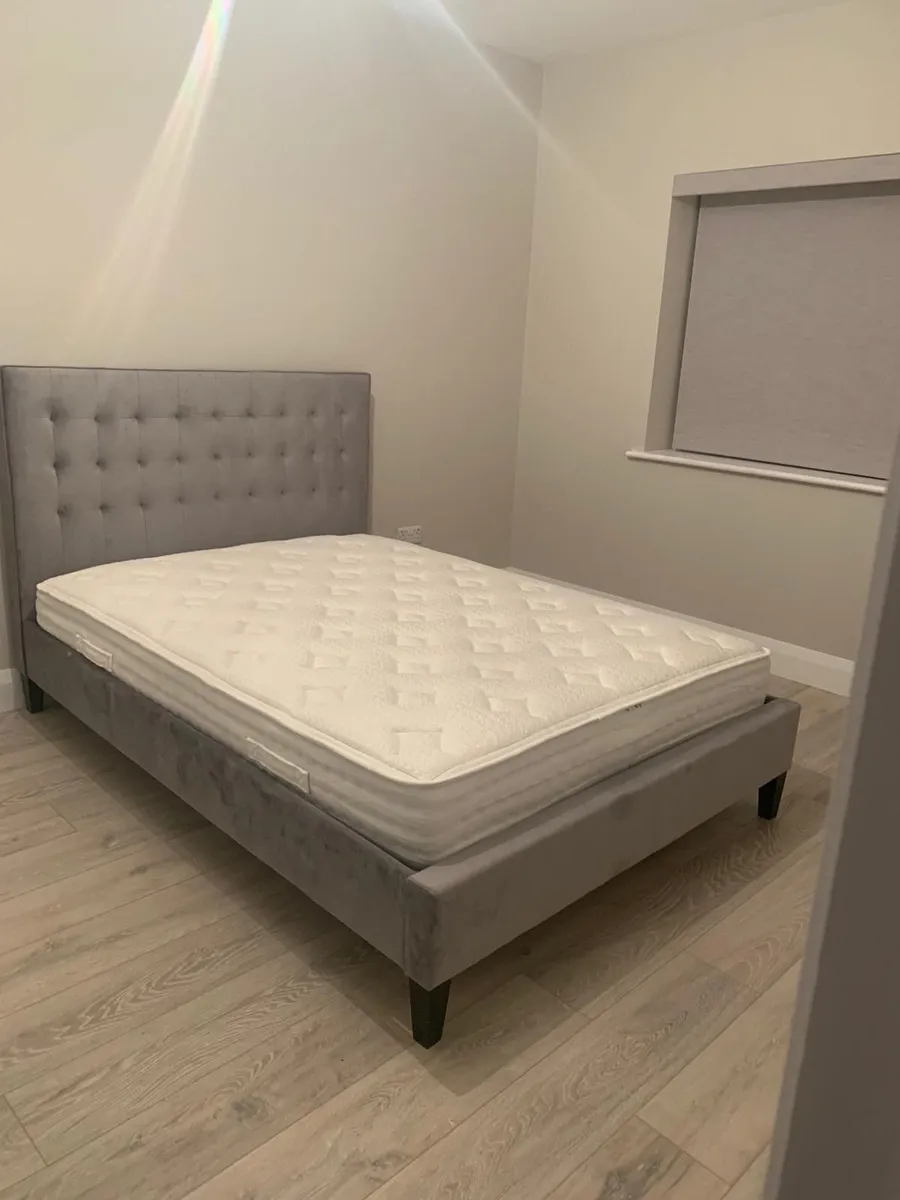 Double (4ft 6) Grey Velvet Bed