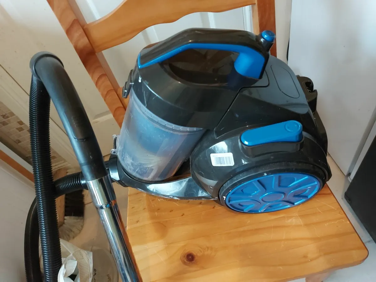 Morphy Richards Vacuum Cleaner, Model 980579 - Image 2