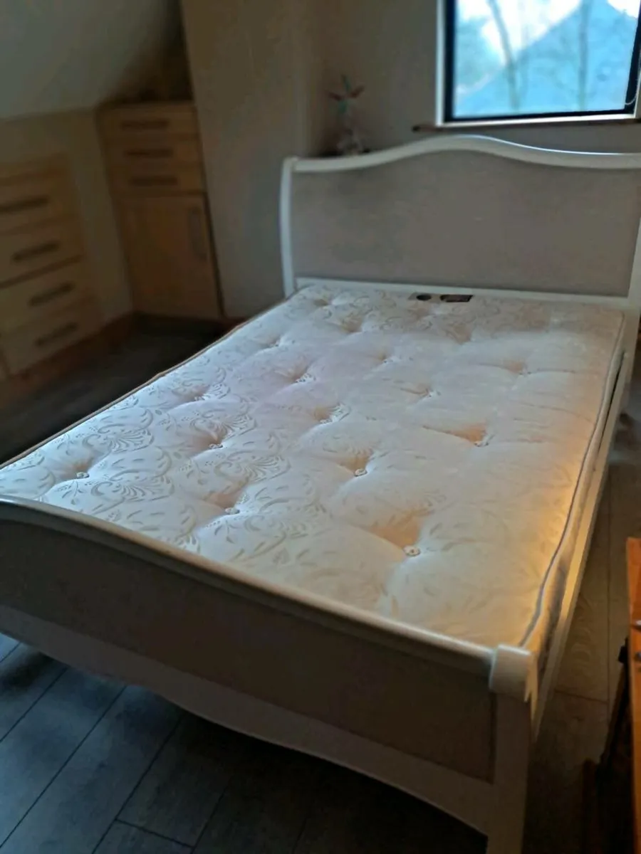 King size bed NEED GONE NEW BED ARRIVING - Image 1