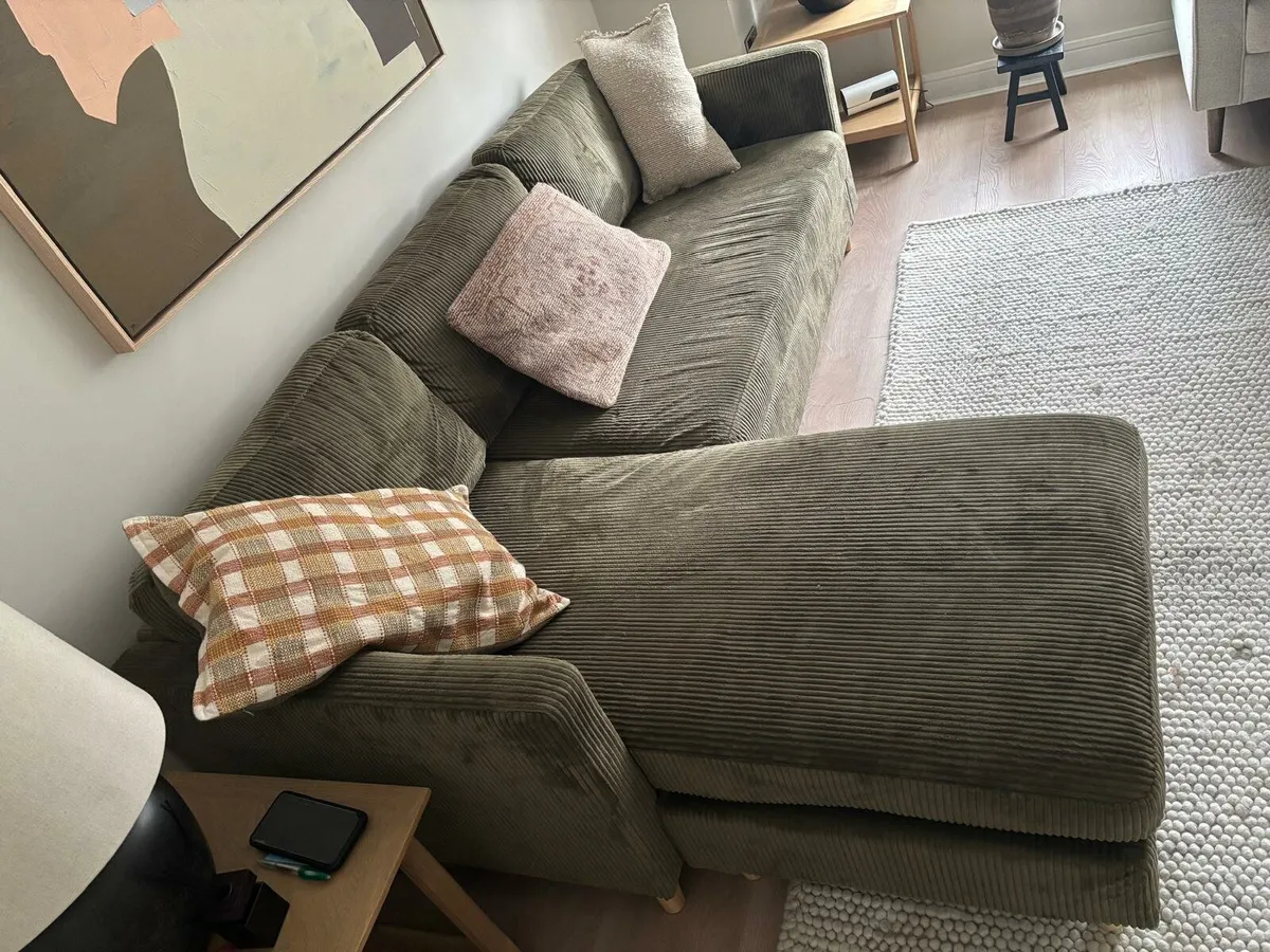 L shaped couch - Image 1