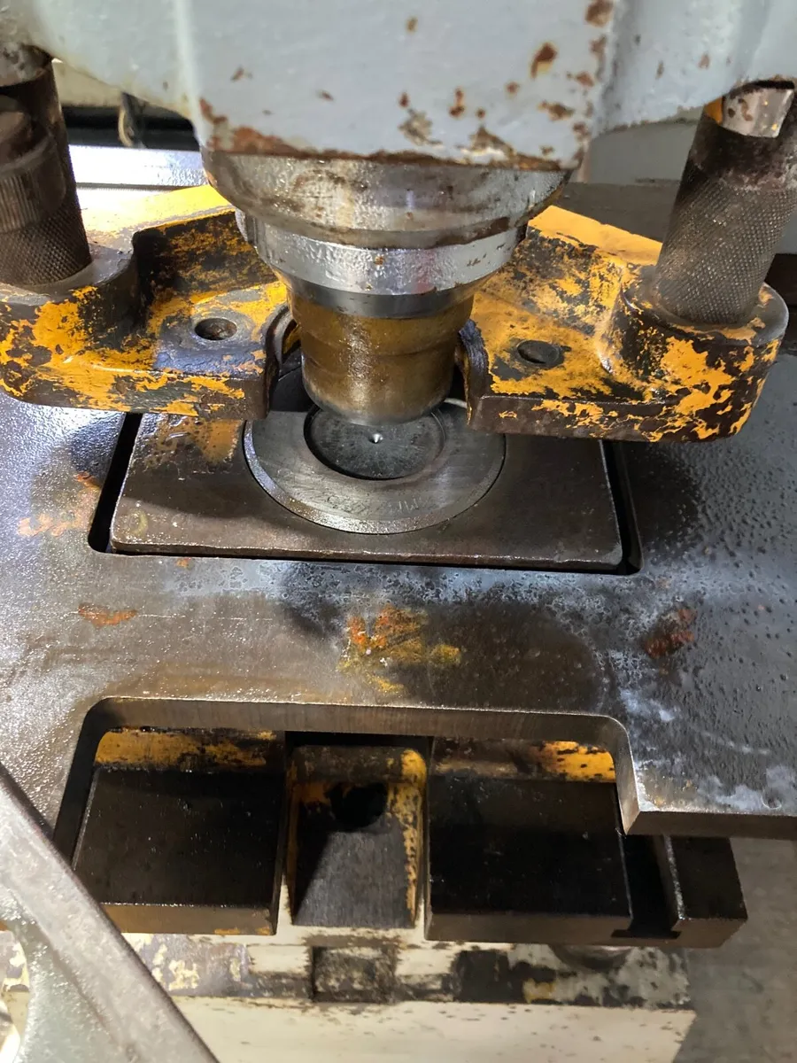 Kingsland punch/ press brake / metal worker - Image 4