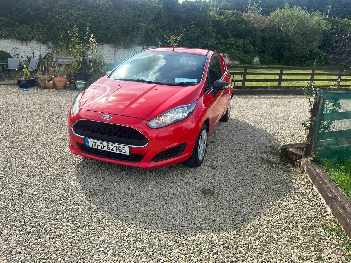 Ford Fiesta Van 1.5 DSL. Tested and Taxed 2017 - Image 4