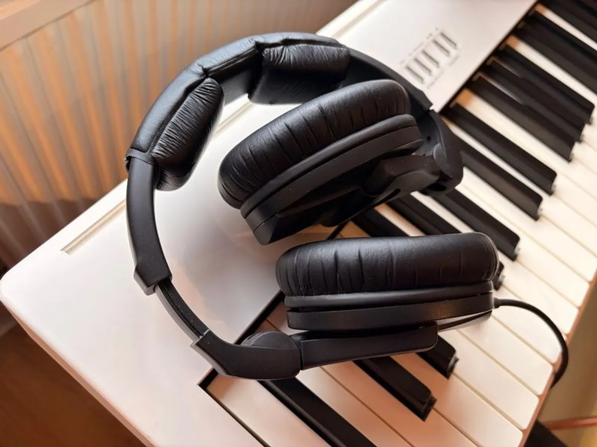 Roland FP-30X Digital Piano; White; Excellent Condition - Image 4