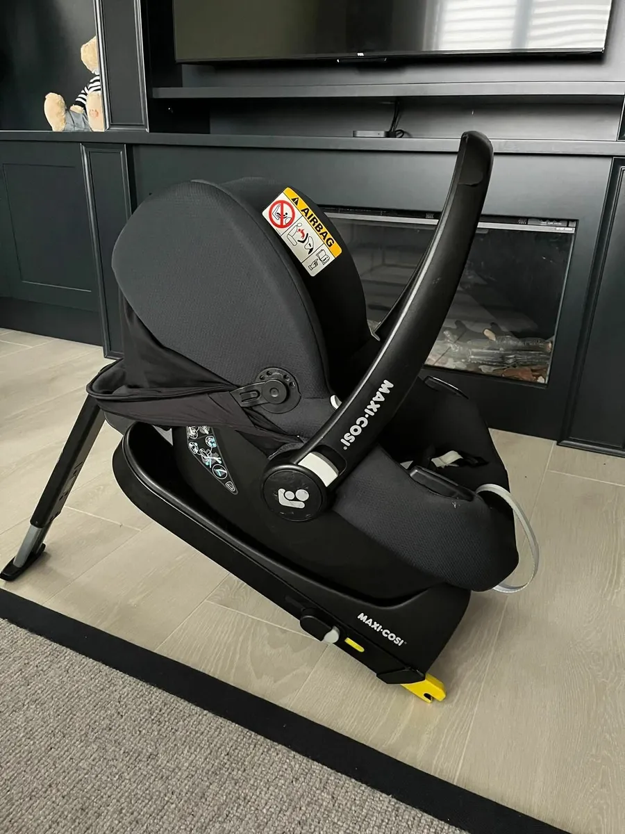 Maxi-Cosi CarbrioFix i-Size Car seat - Image 1