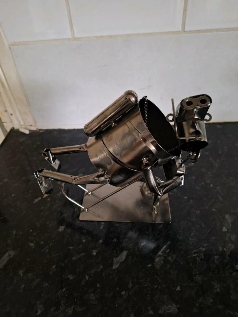 Novelty metal wine bottle holder - Image 2