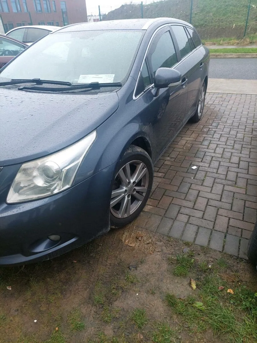 2010 Toyota Avensis - Image 1