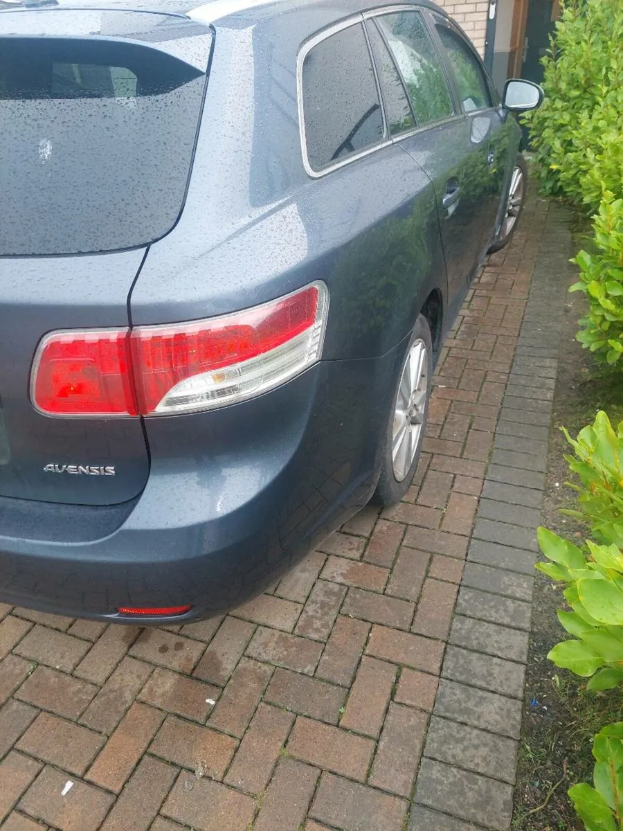 2010 Toyota Avensis - Image 2