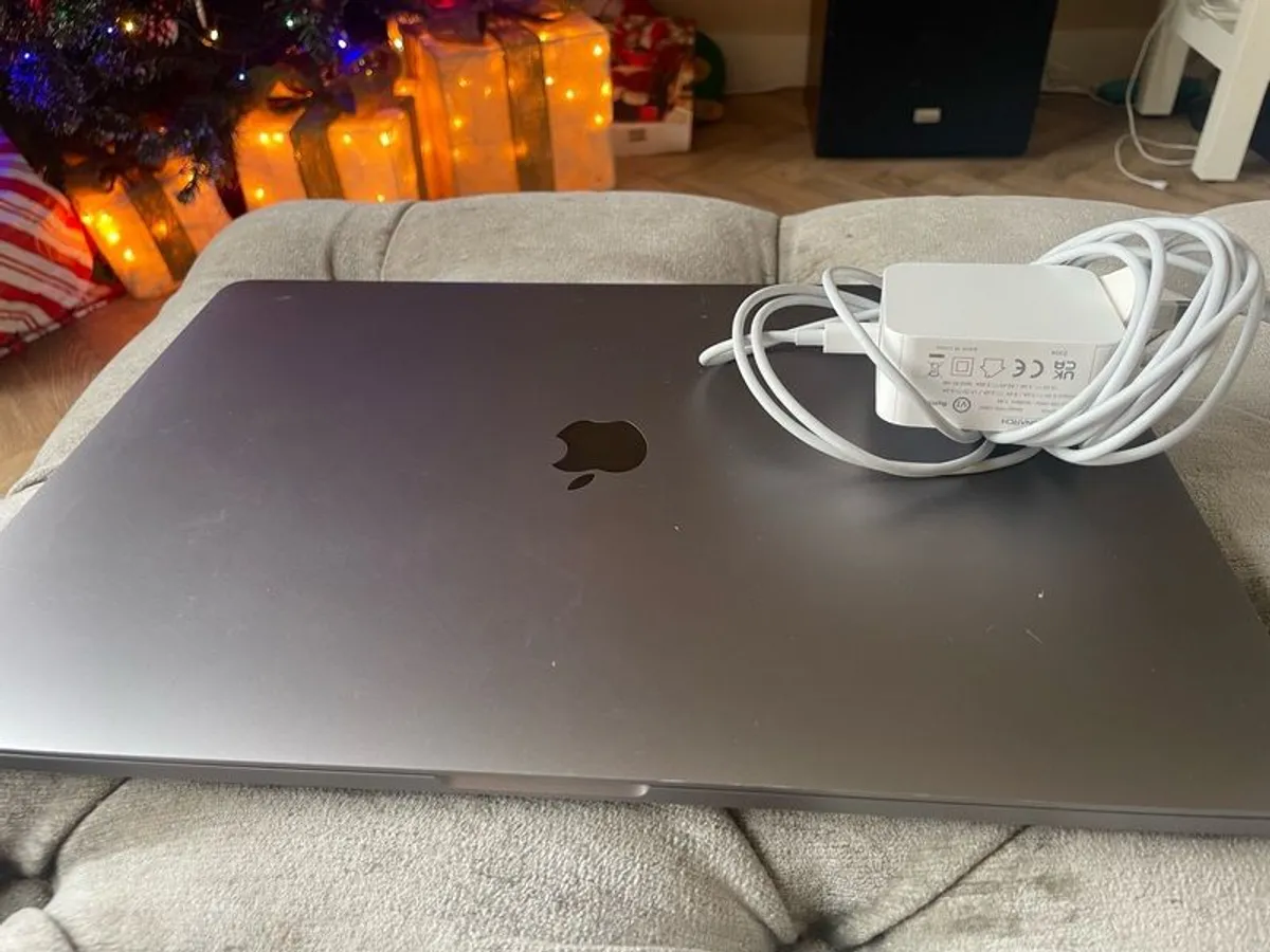 MacBook Pro 16" - Image 1